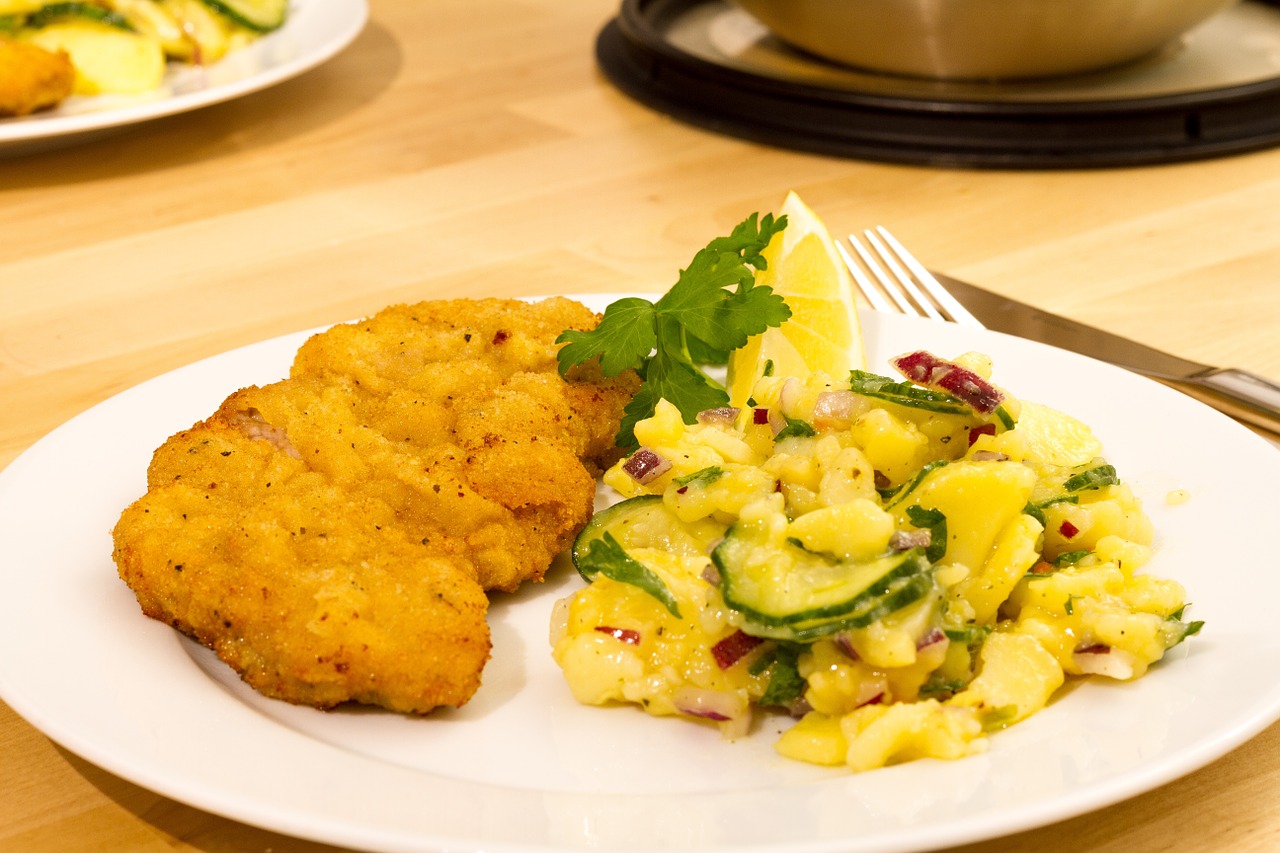 Schnitzel mit Kartoffelsalat | Fleischerei-Joppe
